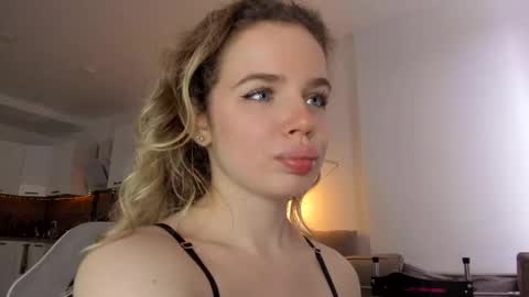 Asella online show from March 5, 2025, 11:38 am