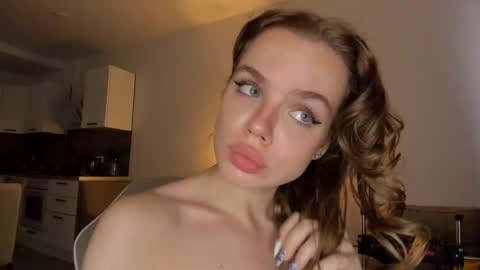 Asella online show from October 8, 2025, 9:40 am