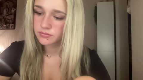 stellaraexox online show from February 1, 2025, 1:02 am