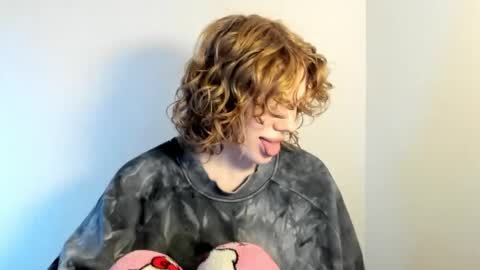 S T E L L A online show from October 21, 2025, 10:49 am