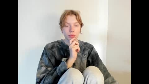 S T E L L A online show from November 18, 2025, 8:08 am