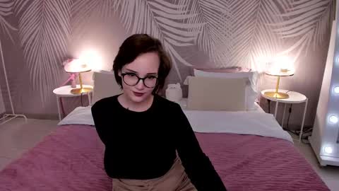 Stella online show from March 1, 2025, 10:45 am