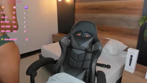 S T E P H A N Y A online show from November 5, 2025, 7:25 pm