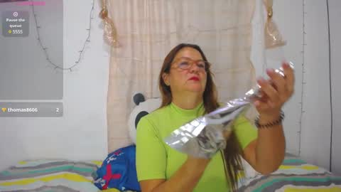 Snapshot of stepmom_slut_50_ chatting on December 19, 2024, 1:18 am Angie mature online show from December 19, 2024, 1:18 am