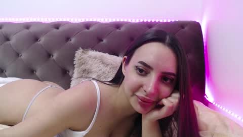 Snapshot of stepmommy19 chatting on January 25, 2025, 10:18 pm StepMommy19 online show from January 25, 2025, 10:18 pm