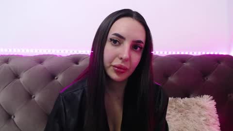 Snapshot of stepmommy19 chatting on February 19, 2025, 8:41 pm StepMommy19 online show from February 19, 2025, 8:41 pm