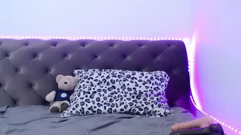 Snapshot of stepmommy19 chatting on October 16, 2025, 8:21 pm StepMommy19 online show from October 16, 2025, 8:21 pm