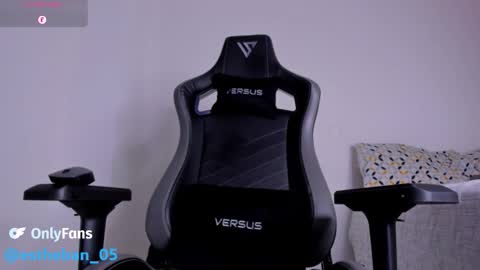 Snapshot of steven_smith05 chatting on September 20, 2025, 3:40 am Esteban online show from September 20, 2025, 3:40 am