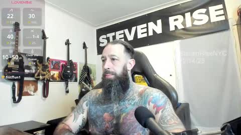 Snapshot of stevenrisenyc chatting on December 14, 2025, 4:23 pm StevenRiseNYC online show from December 14, 2025, 4:23 pm