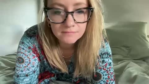 Snapshot of steviegirl4u chatting on February 4, 2025, 5:12 pm StevieGirl4U online show from February 4, 2025, 5:12 pm