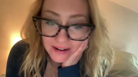 Snapshot of steviegirl4u chatting on February 7, 2025, 12:09 am StevieGirl4U online show from February 7, 2025, 12:09 am