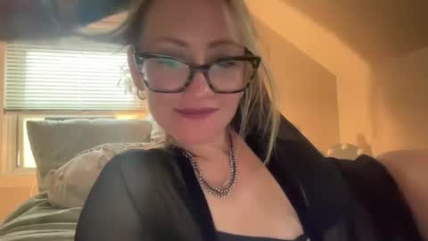 Snapshot of steviegirl4u chatting on October 25, 2025, 8:36 pm StevieGirl4U online show from October 25, 2025, 8:36 pm