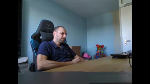 stickolive1 online show from September 18, 2025, 1:35 pm