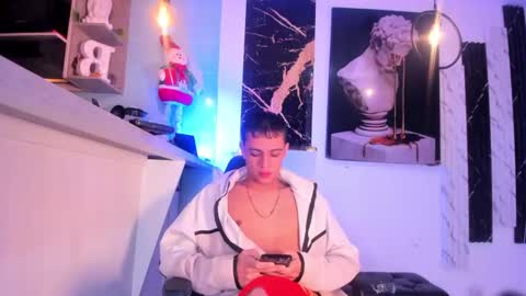 Stiven  brendan online show from December 16, 2024, 1:10 am