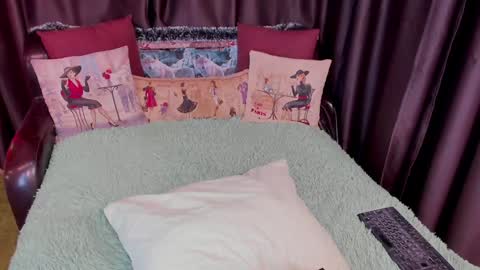 StiphlerMomy online show from December 30, 2024, 1:58 pm