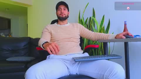 Snapshot of stiven_montiel chatting on October 18, 2025, 12:28 pm Stiven Montiel online show from October 18, 2025, 12:28 pm