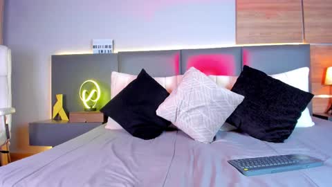 Snapshot of stone_lee_ chatting on February 15, 2025, 9:05 am Stone Lee online show from February 15, 2025, 9:05 am