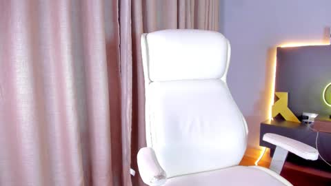 Snapshot of stone_lee_ chatting on February 17, 2025, 11:02 am Stone Lee online show from February 17, 2025, 11:02 am