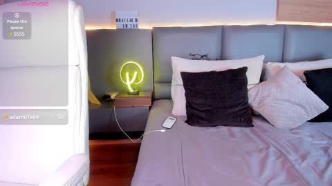 Snapshot of stone_lee_ chatting on February 19, 2025, 10:45 am Stone Lee online show from February 19, 2025, 10:45 am