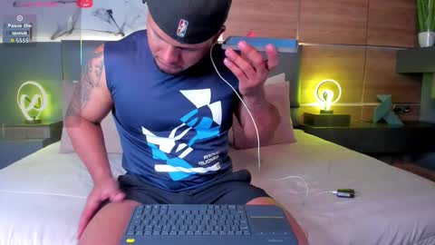 Snapshot of stone_lee_ chatting on November 3, 2025, 9:05 pm Stone Lee online show from November 3, 2025, 9:05 pm