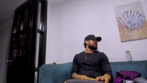 Snapshot of straight__friends chatting on September 11, 2025, 2:28 pm straight__friends online show from September 11, 2025, 2:28 pm