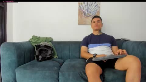 Snapshot of straight__friends chatting on October 15, 2025, 1:44 pm straight__friends online show from October 15, 2025, 1:44 pm