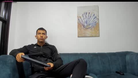 Snapshot of straight__friends chatting on November 7, 2025, 2:50 pm straight__friends online show from November 7, 2025, 2:50 pm