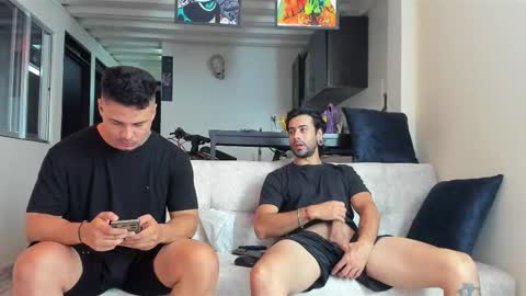 Snapshot of straight__friends chatting on November 21, 2025, 3:11 pm straight__friends online show from November 21, 2025, 3:11 pm