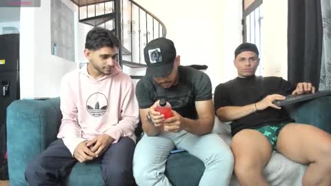 Snapshot of straight__friends chatting on December 14, 2025, 2:55 pm straight__friends online show from December 14, 2025, 2:55 pm