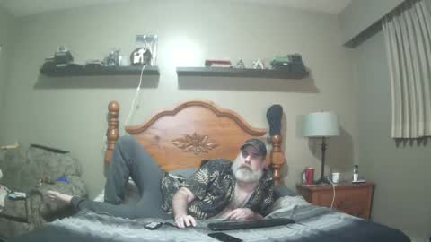 Straightbear4you online show from February 20, 2025, 8:39 am