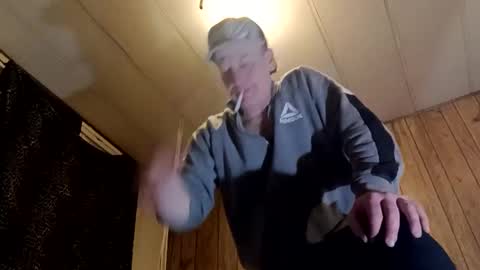 straighttoy online show from February 26, 2025, 8:04 am