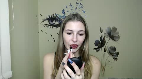 Snapshot of stranger_giirl chatting on December 5, 2024, 1:17 pm Amalia online show from December 5, 2024, 1:17 pm