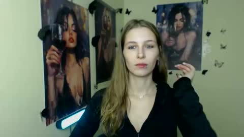 Snapshot of stranger_giirl chatting on November 8, 2025, 8:03 am Amalia online show from November 8, 2025, 8:03 am