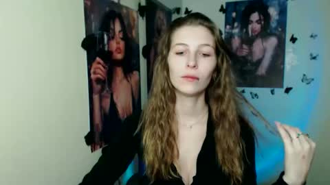 Snapshot of stranger_giirl chatting on November 17, 2025, 1:06 pm Amalia online show from November 17, 2025, 1:06 pm