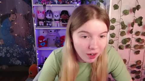 Snapshot of strawberry_juli chatting on February 27, 2025, 5:34 am Juli online show from February 27, 2025, 5:34 am