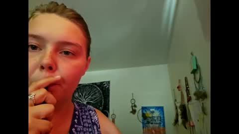 Strawberry online show from October 23, 2025, 4:17 pm