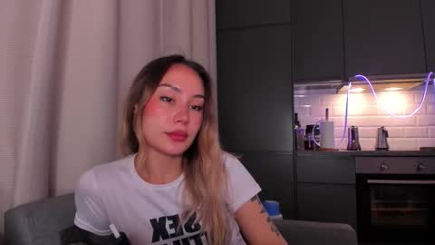 Tati and Lola online show from November 13, 2025, 10:25 am