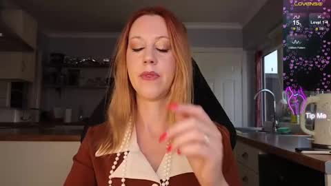 Amorina online show from September 17, 2025, 9:11 am