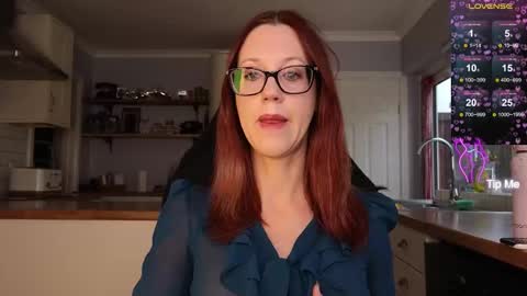 Amorina online show from October 14, 2025, 9:21 am