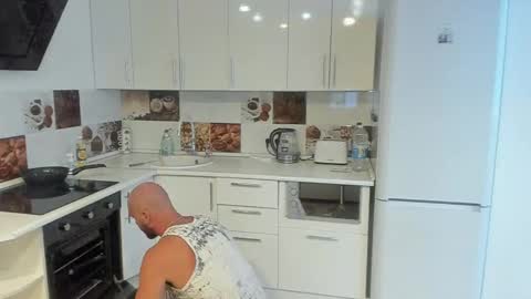 Strong Arni online show from February 8, 2025, 1:11 pm