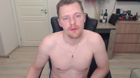 strong_guy_xxx online show from November 13, 2025, 8:57 am