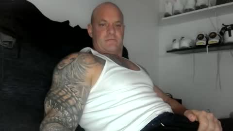 Snapshot of strongandhard073 chatting on February 23, 2025, 8:22 pm StrongAndHard online show from February 23, 2025, 8:22 pm