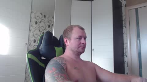 Snapshot of strongass18 chatting on December 5, 2024, 8:22 am Alex online show from December 5, 2024, 8:22 am