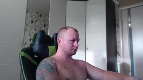 Snapshot of strongass18 chatting on December 19, 2024, 9:40 am Alex online show from December 19, 2024, 9:40 am