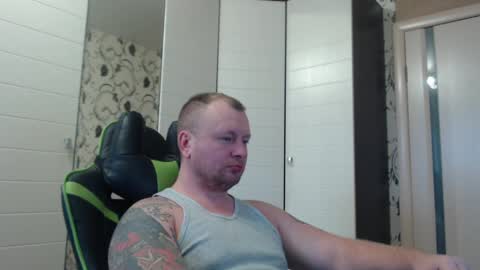 Snapshot of strongass18 chatting on December 22, 2024, 10:38 am Alex online show from December 22, 2024, 10:38 am