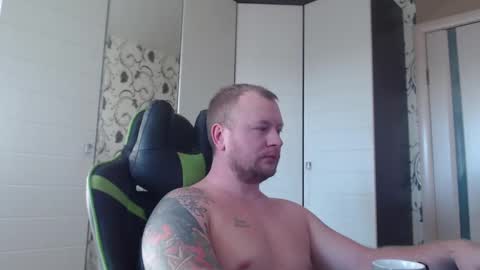 Snapshot of strongass18 chatting on January 5, 2025, 8:32 am Alex online show from January 5, 2025, 8:32 am