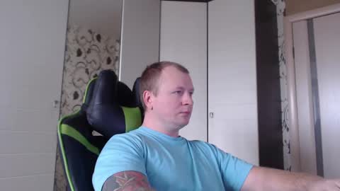 Snapshot of strongass18 chatting on January 14, 2025, 8:31 am Alex online show from January 14, 2025, 8:31 am