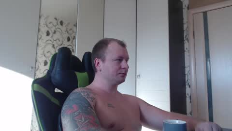 Snapshot of strongass18 chatting on January 21, 2025, 9:03 am Alex online show from January 21, 2025, 9:03 am