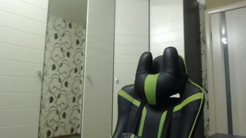 Snapshot of strongass18 chatting on January 26, 2025, 1:25 pm Alex online show from January 26, 2025, 1:25 pm