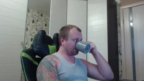 Snapshot of strongass18 chatting on January 30, 2025, 8:43 am Alex online show from January 30, 2025, 8:43 am